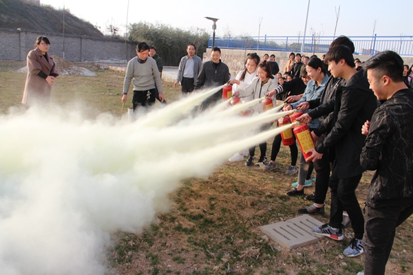 珍愛生命    重視消防——三門峽市教師進(jìn)修學(xué)校舉行消防知識講座暨消防安全演練